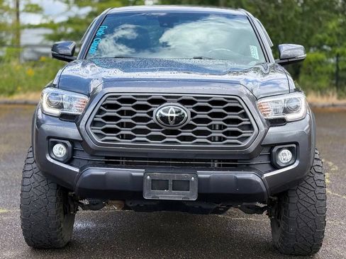Used 2022 Toyota Tacoma TRD Off-Road AWD/4WD image 8