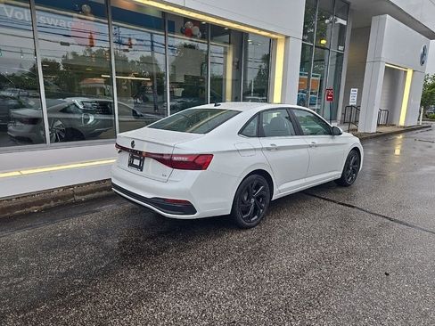 Used 2026 Volkswagen Jetta SE FWD image 4