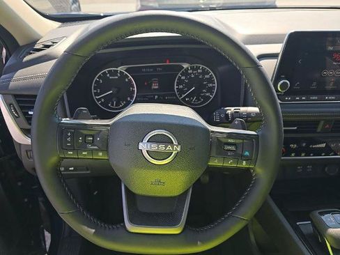 Certified 2025 Nissan Rogue SV FWD image 11