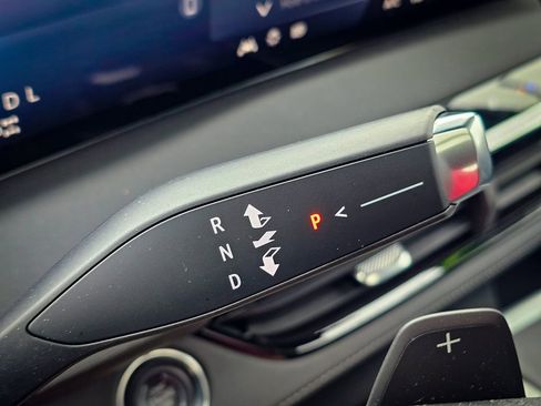 Certified 2026 Buick Enclave Preferred w/ Power Package image 19