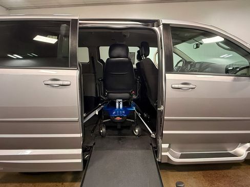 Used 2016 Dodge Grand Caravan SE w/ Quick Order Package 29E SE FWD image 23