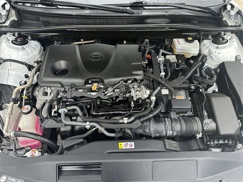 Used 2021 Toyota Camry LE image 18