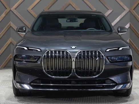 Used 2025 BMW i7 xDrive60 image 21