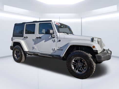 Used 2018 Jeep Wrangler Unlimited Sahara w/ Dual Top Group image 1