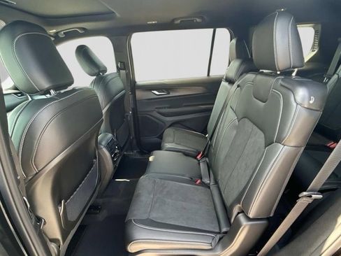 New 2025 Jeep Grand Cherokee L Altitude image 8