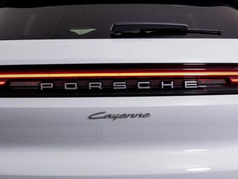 Used 2024 Porsche Cayenne image 14