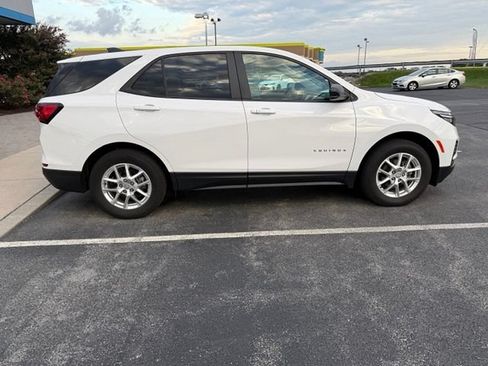 Used 2024 Chevrolet Equinox LS w/ LS Convenience Package AWD/4WD image 10