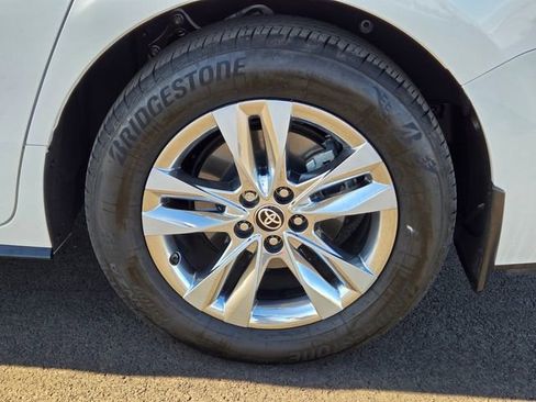 Used 2025 Toyota Sienna Limited image 9