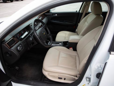 Used 2013 Chevrolet Impala LTZ FWD image 18