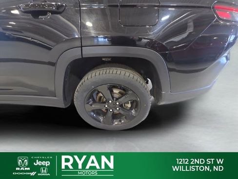 Used 2023 Jeep Grand Cherokee L Laredo AWD/4WD image 22