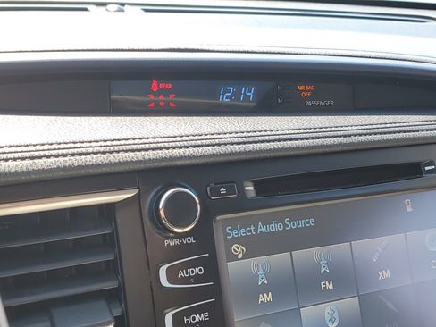 Used 2017 Toyota Highlander XLE AWD/4WD image 18