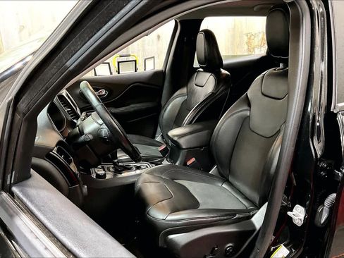 Used 2019 Jeep Cherokee Latitude Plus image 7