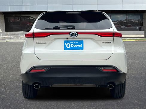 Used 2022 Toyota Venza LE image 8