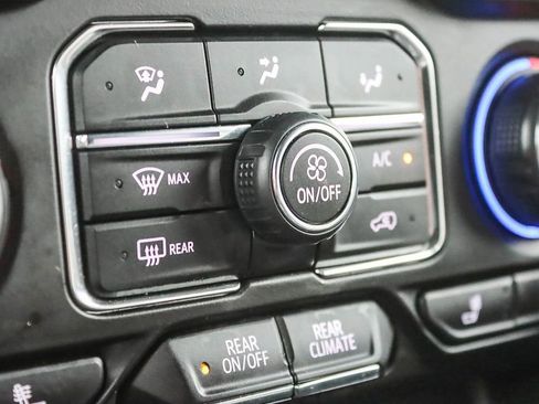 Used 2021 Chevrolet Tahoe Z71 image 36