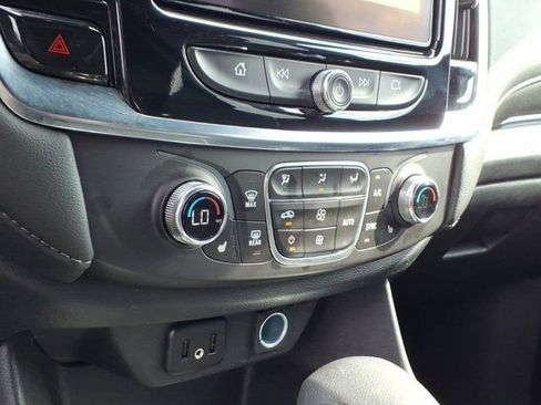 Used 2023 Chevrolet Traverse LT FWD image 14