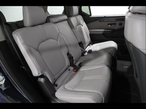 Certified 2025 Honda Pilot TrailSport image 16