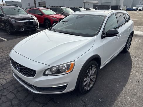 Used 2015 Volvo V60 T5 Cross Country w/ Climate Package image 6
