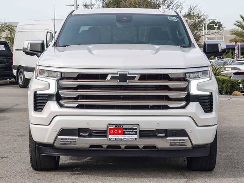 Used 2022 Chevrolet Silverado 1500 High Country w/ Technology Package image 2