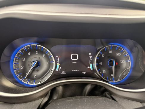 Used 2023 Chrysler Pacifica Touring-L FWD image 20