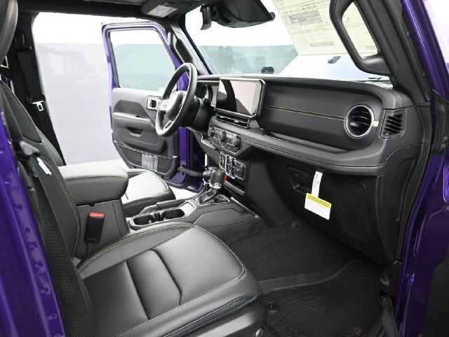 New 2026 Jeep Wrangler Unlimited Sahara w/ Whitecap Package AWD/4WD image 22