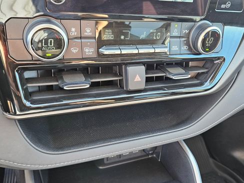 Certified 2023 Toyota Highlander L image 22