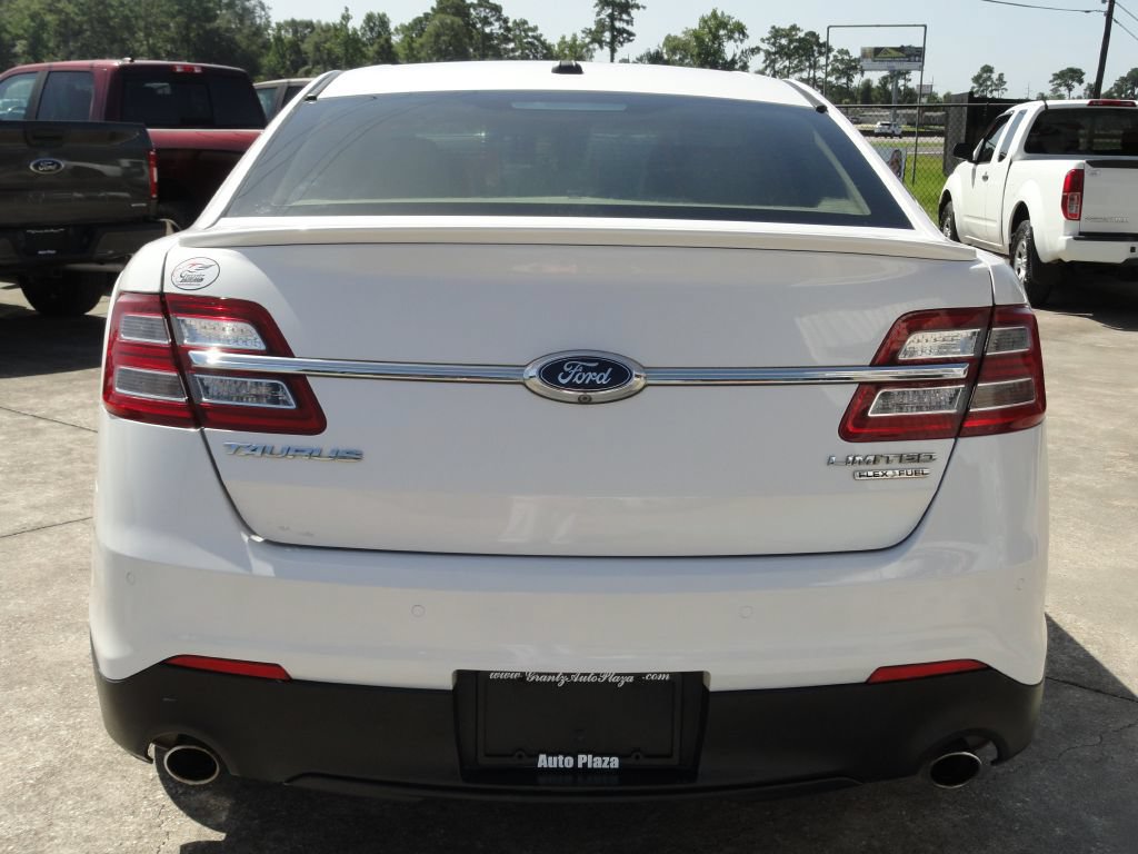 Used 2015 Ford Taurus Limited w/ Equipment Group 301A FWD image 4