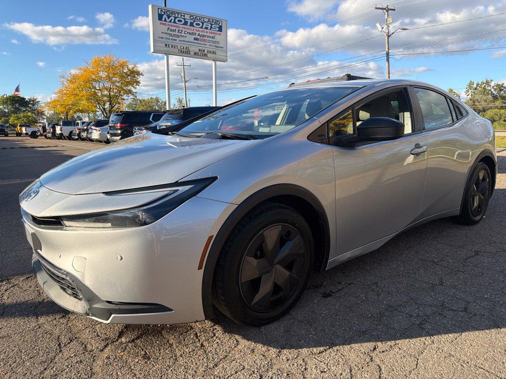 Used 2023 Toyota Prius LE FWD image 1