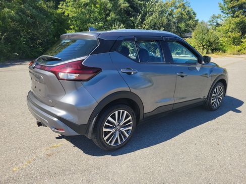Used 2021 Nissan Kicks SV FWD image 5