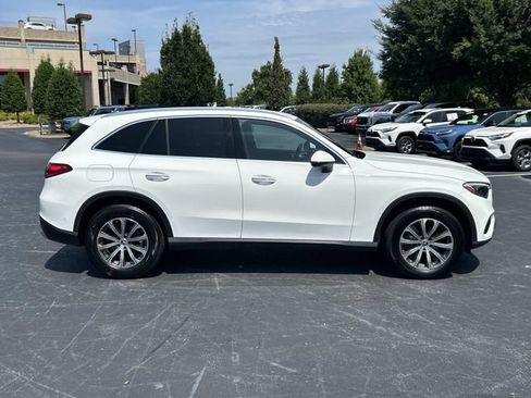 Used 2024 Mercedes-Benz GLC 300 4MATIC image 3