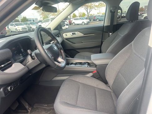 Used 2025 Ford Explorer Active image 23