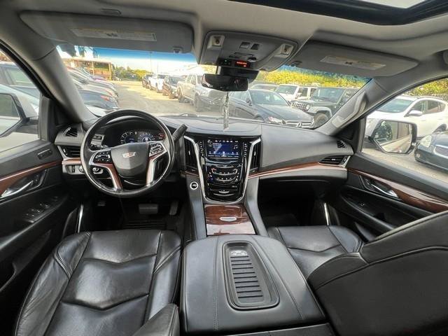 Used 2019 Cadillac Escalade Luxury AWD/4WD image 18