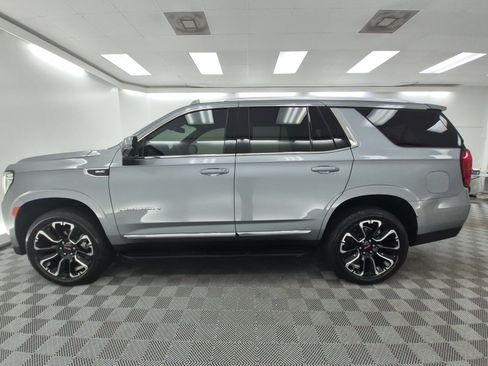 Used 2023 GMC Yukon SLT w/ SLT Premium Package AWD/4WD image 2