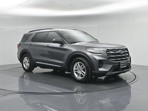 Certified 2025 Ford Explorer Active RWD image 7