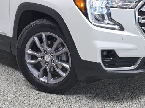 Used 2024 GMC Terrain SLT w/ Infotainment Package II image 3