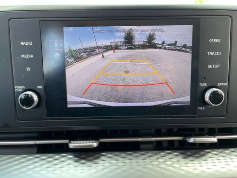 Used 2024 Kia Carnival LX FWD image 23