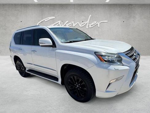 Used 2017 Lexus GX 460 Luxury w/ Preferred Accessory Package AWD/4WD image 2