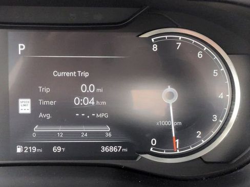 Used 2025 Genesis G70 2.5T RWD image 35