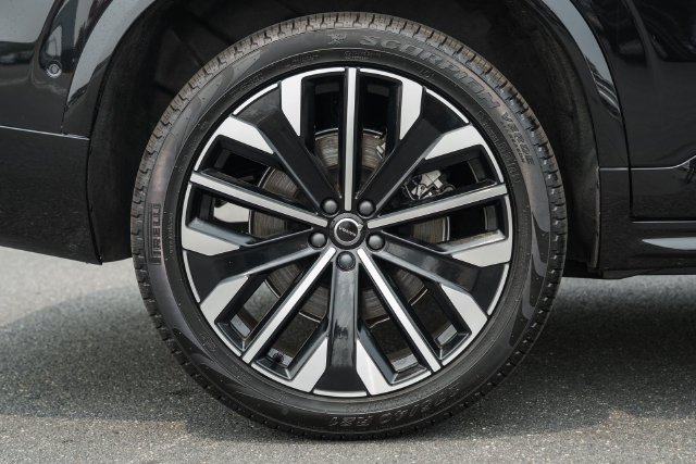 New 2026 Volvo XC90 T8 Plus w/ Protection Package Premier AWD/4WD image 18