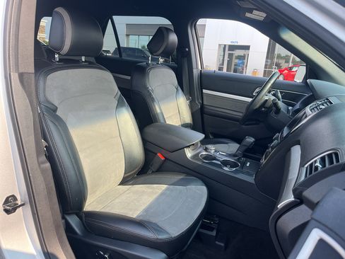 Certified 2017 Ford Explorer XLT w/ Equipment Group 202A AWD/4WD image 33