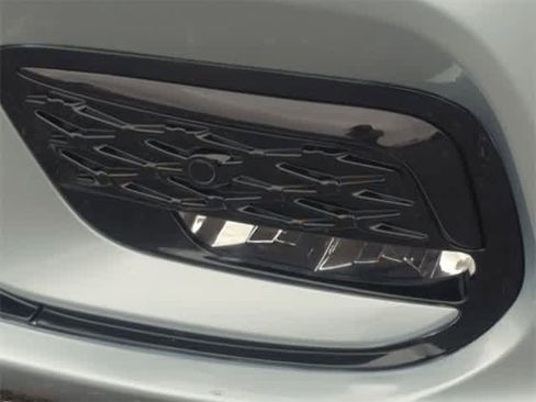 Used 2024 Chrysler Pacifica Touring-L image 11