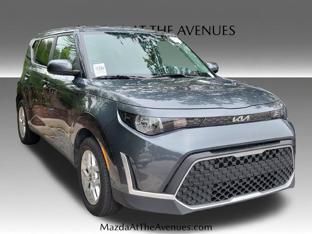 Used 2025 Kia Soul LX w/ LX Technology Package FWD image 9