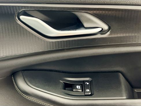 Used 2023 Jeep Grand Cherokee L Laredo image 31