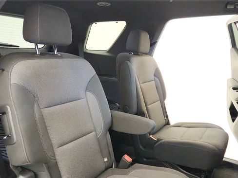 Used 2022 Chevrolet Traverse LT FWD image 32