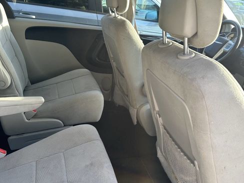 Used 2013 Chrysler Town & Country Touring image 20