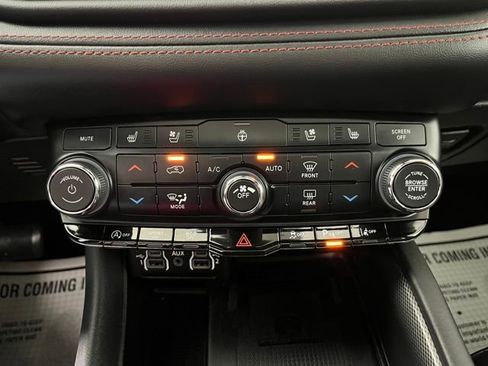 Used 2023 Dodge Durango GT image 33