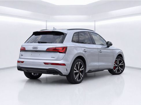Certified 2025 Audi Q5 2.0T Premium Plus w/ Premium Plus Package AWD/4WD image 8