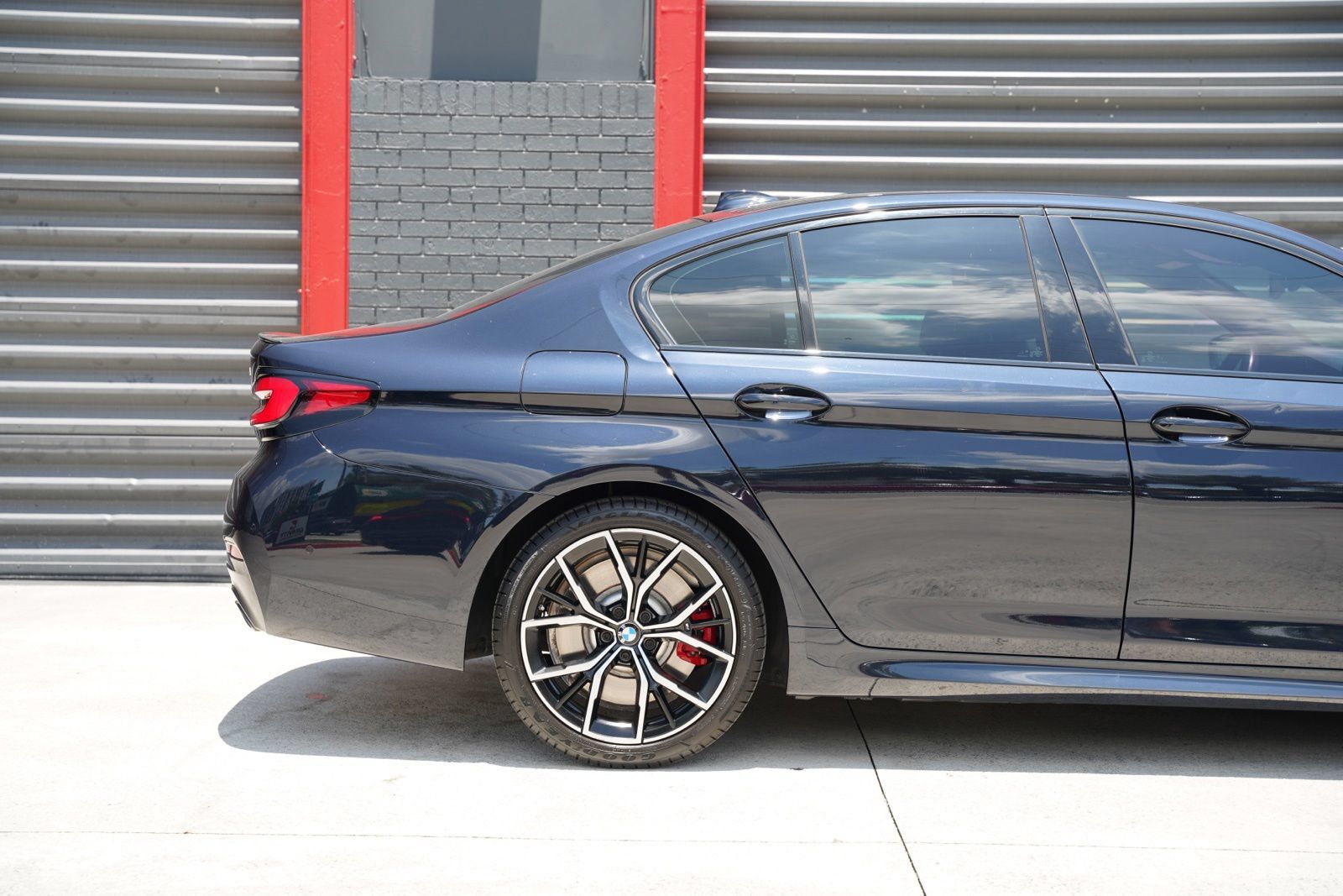 Used 2023 BMW 540i w/ M Sport Package RWD image 4
