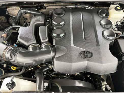 Used 2022 Toyota 4Runner SR5 AWD/4WD image 28