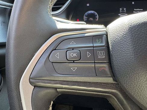 Used 2023 Jeep Grand Cherokee Altitude AWD/4WD image 21