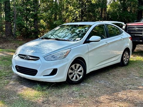 Used 2017 Hyundai Accent SE FWD image 1